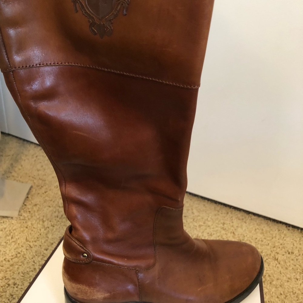Aigner boot size 7.5. Great shoe.